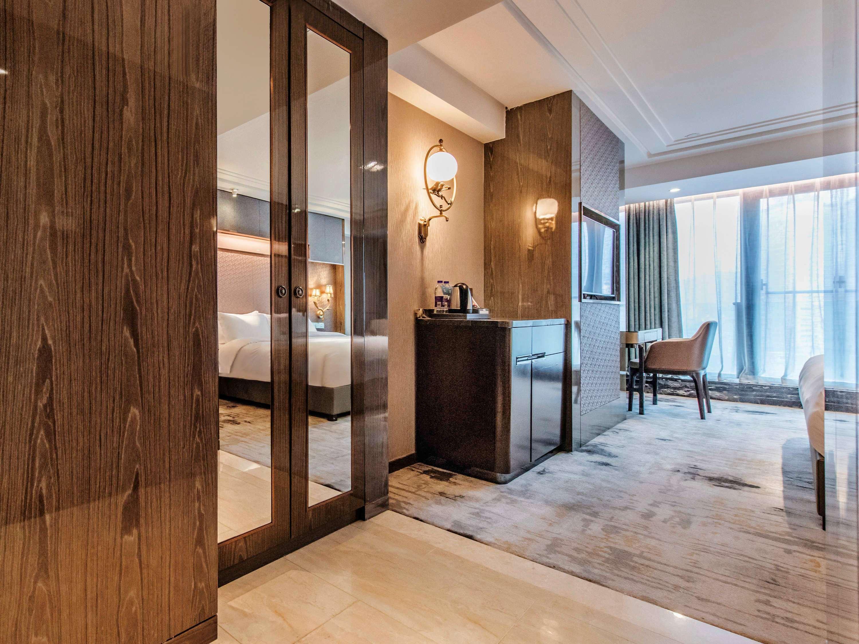 Mercure Chongqing Downtown Exterior photo